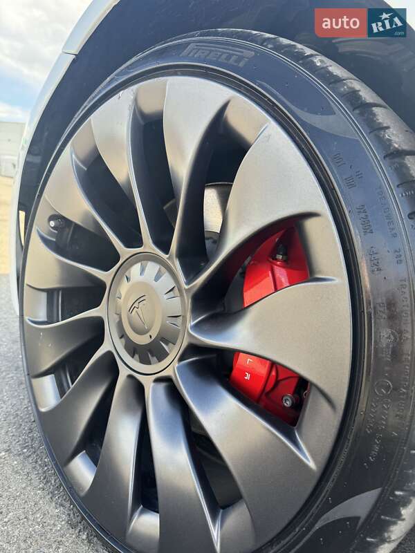 Седан Tesla Model 3 2022 в Тячеве