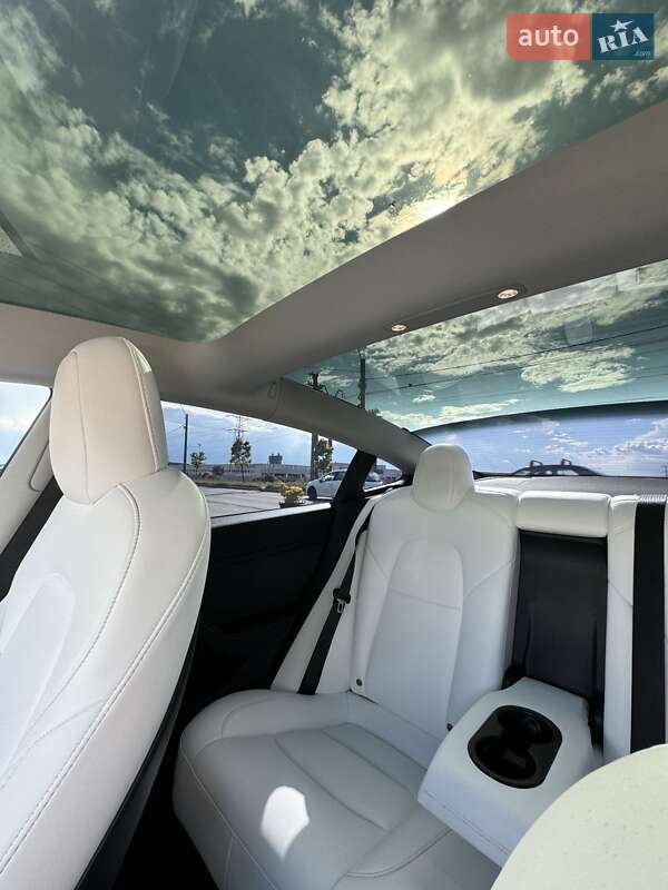 Седан Tesla Model 3 2022 в Тячеве