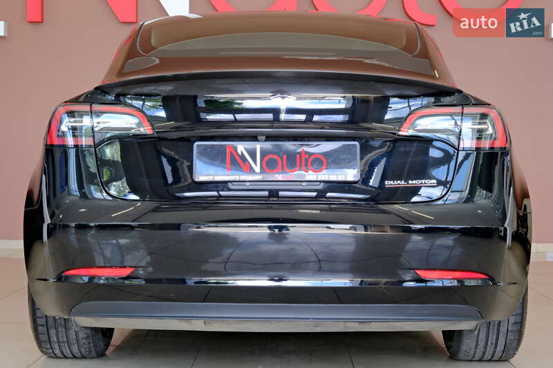 Седан Tesla Model 3 2023 в Одесі