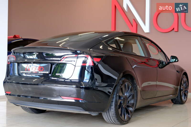 Седан Tesla Model 3 2023 в Одесі