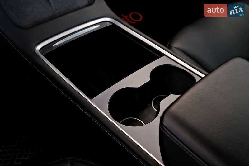 Седан Tesla Model 3 2023 в Одесі