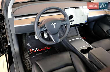 Седан Tesla Model 3 2024 в 