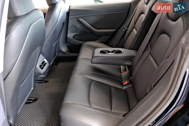 Седан Tesla Model 3 2023 в Одесі