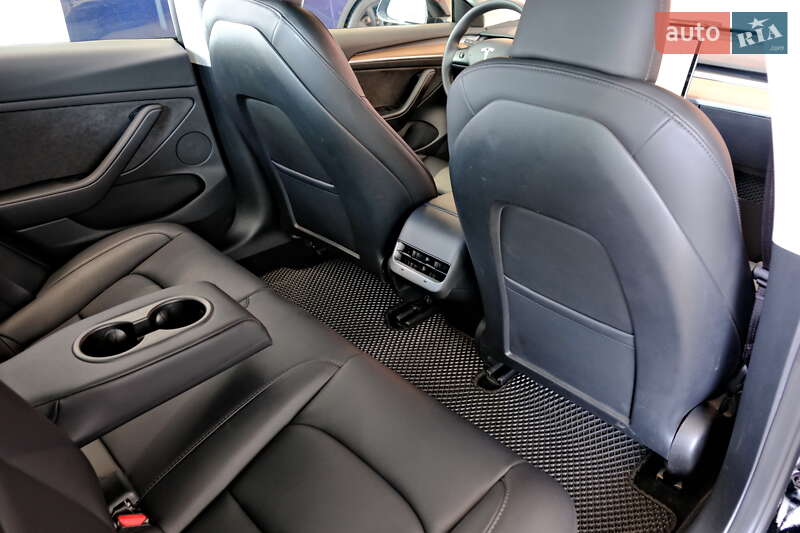 Седан Tesla Model 3 2023 в Одесі