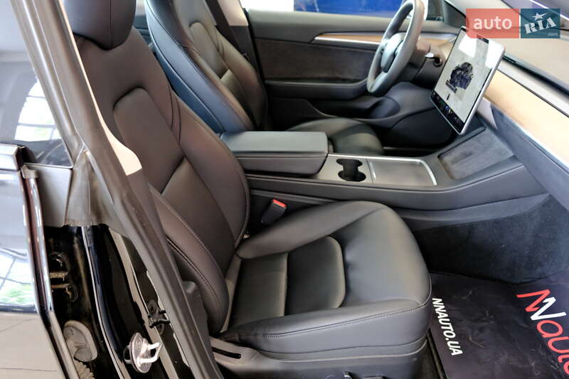 Седан Tesla Model 3 2023 в Одесі