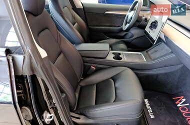 Седан Tesla Model 3 2024 в 