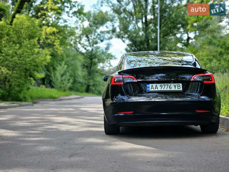 Седан Tesla Model 3 2019 в 