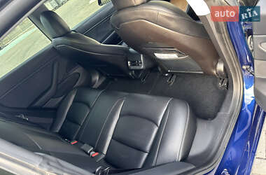 Седан Tesla Model 3 2020 в 