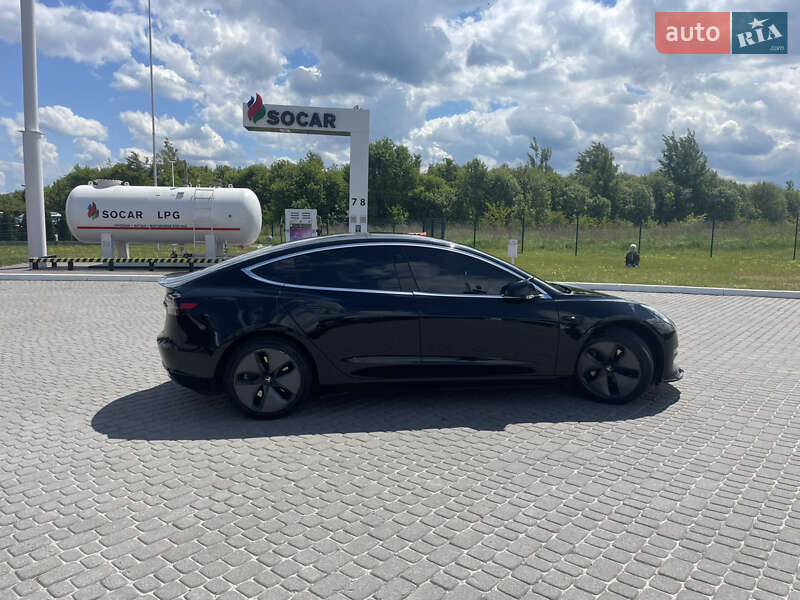 Седан Tesla Model 3 2018 в Львові