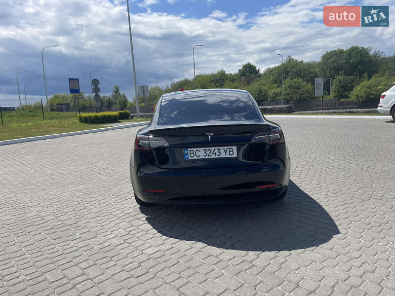 Седан Tesla Model 3 2018 в Львові