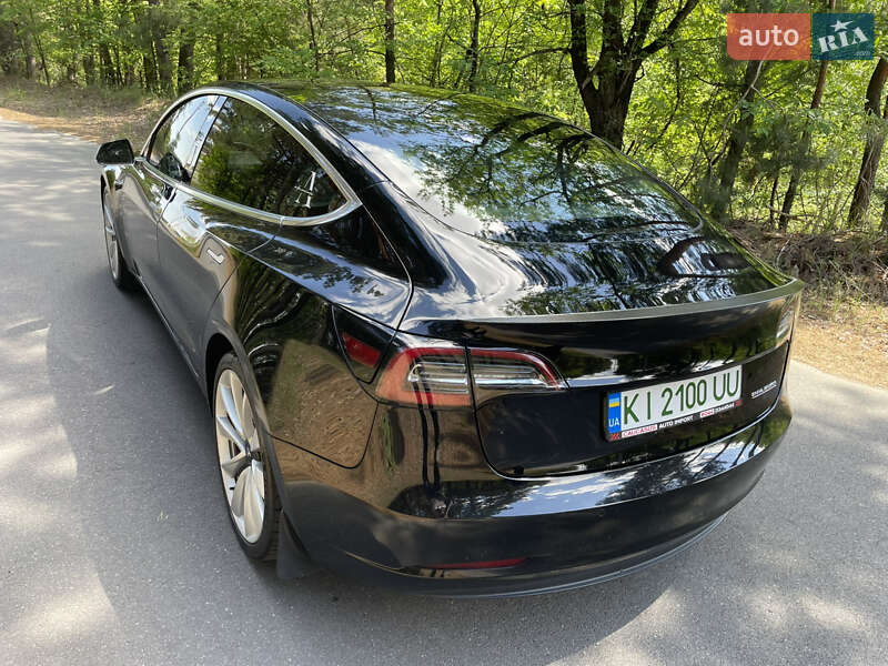 Седан Tesla Model 3 2019 в Бородянці