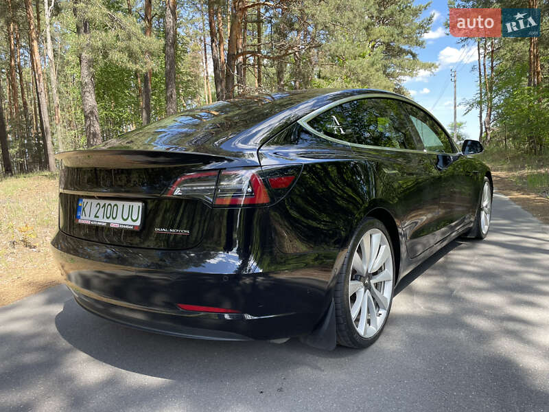 Седан Tesla Model 3 2019 в Бородянці