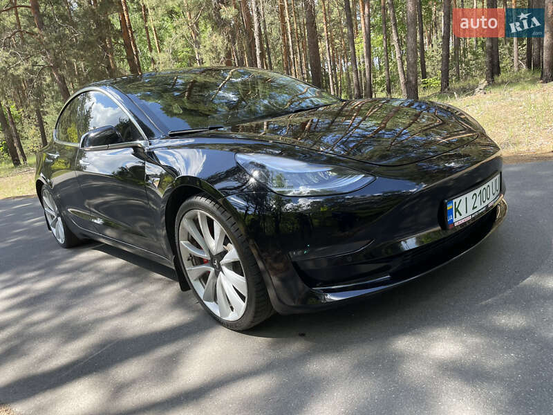 Седан Tesla Model 3 2019 в Бородянці