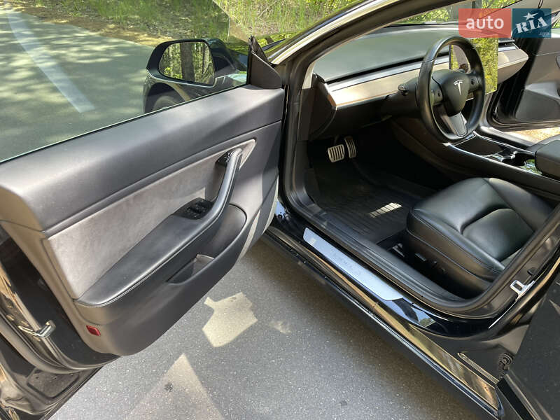 Седан Tesla Model 3 2019 в Бородянці