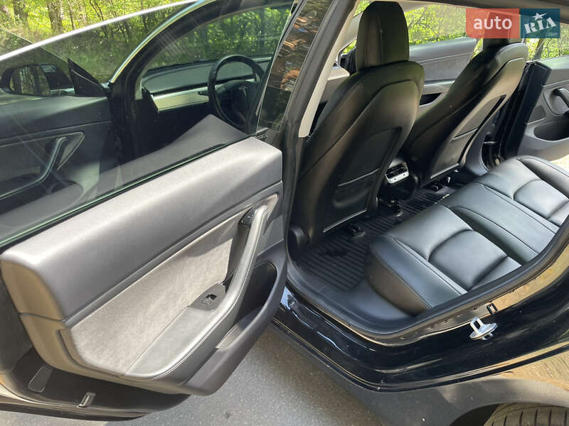 Седан Tesla Model 3 2019 в Бородянці
