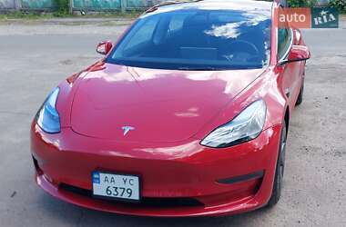 Седан Tesla Model 3 2022 в 