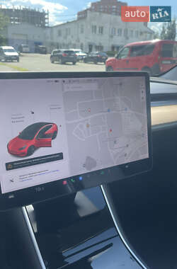 Седан Tesla Model 3 2020 в 