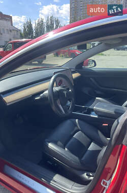 Седан Tesla Model 3 2020 в 