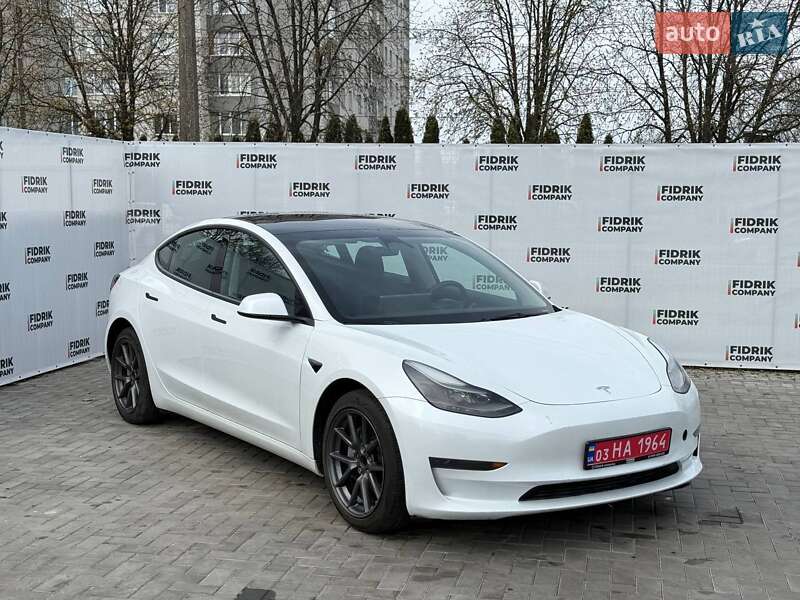 Седан Tesla Model 3 2023 в 