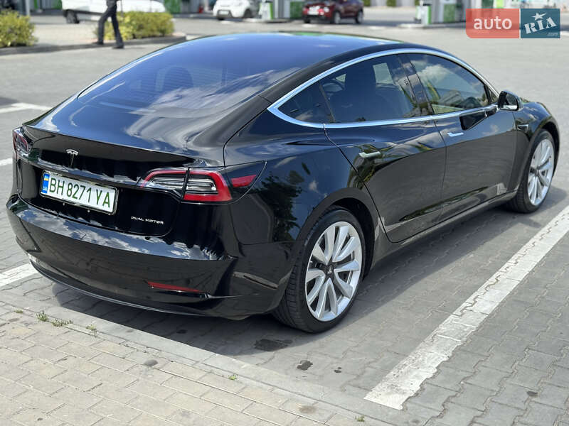 Седан Tesla Model 3 2018 в Одесі