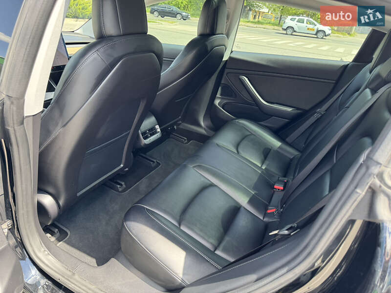 Седан Tesla Model 3 2018 в Одесі