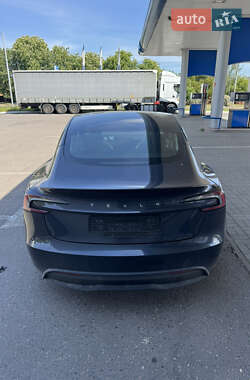Седан Tesla Model 3 2024 в 