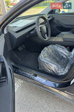 Седан Tesla Model 3 2024 в 
