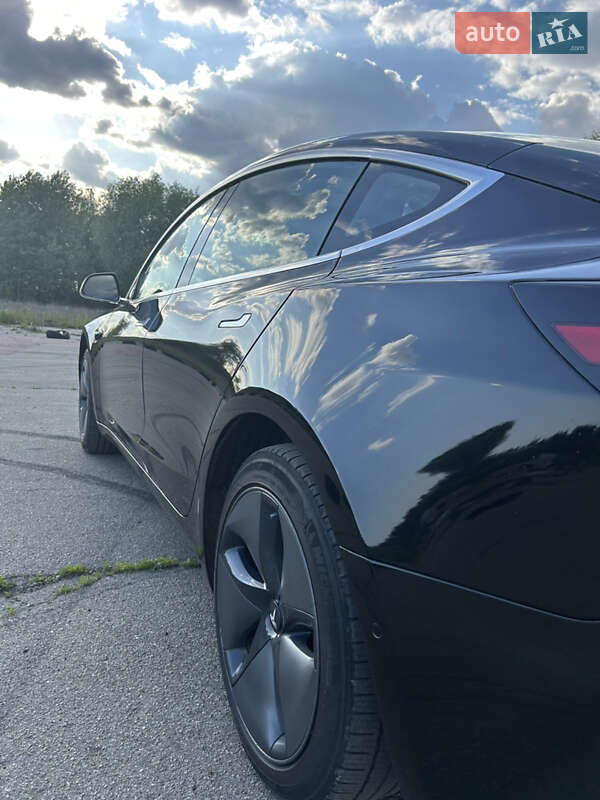 Седан Tesla Model 3 2018 в Киеве