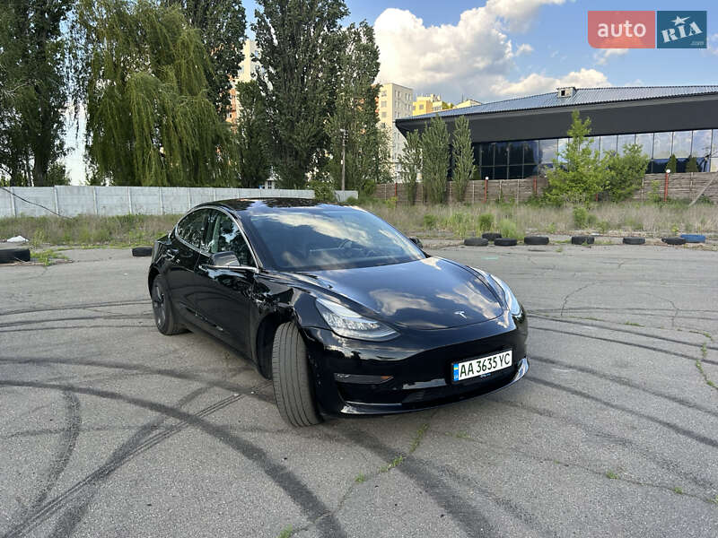 Седан Tesla Model 3 2018 в Киеве