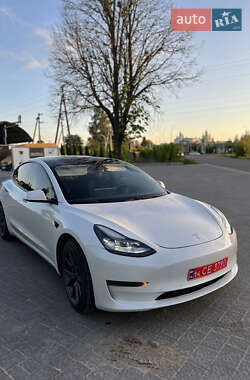 Седан Tesla Model 3 2021 в 