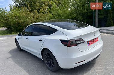Седан Tesla Model 3 2021 в 