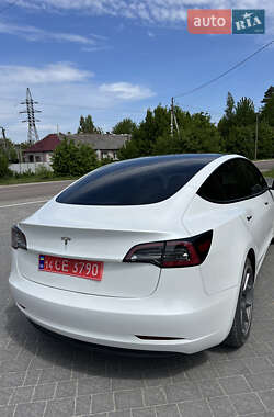 Седан Tesla Model 3 2021 в 