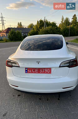 Седан Tesla Model 3 2021 в 