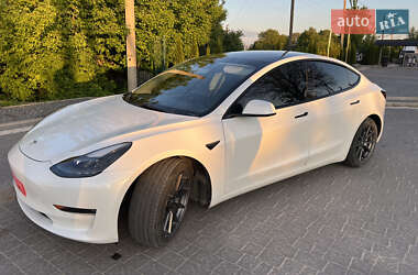 Седан Tesla Model 3 2021 в 