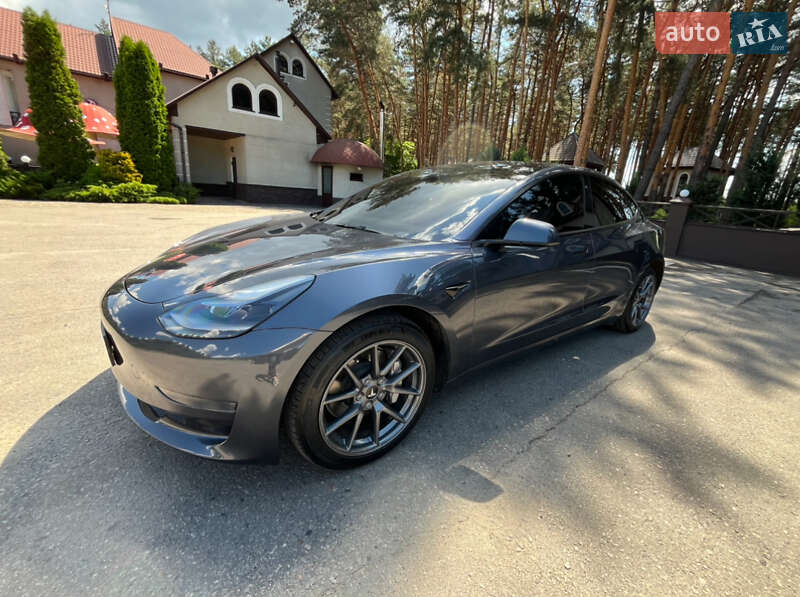 Седан Tesla Model 3 2023 в Полтаві