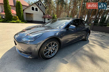 Седан Tesla Model 3 2023 в 