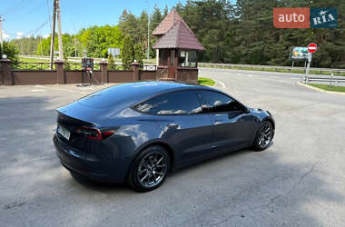 Седан Tesla Model 3 2023 в 