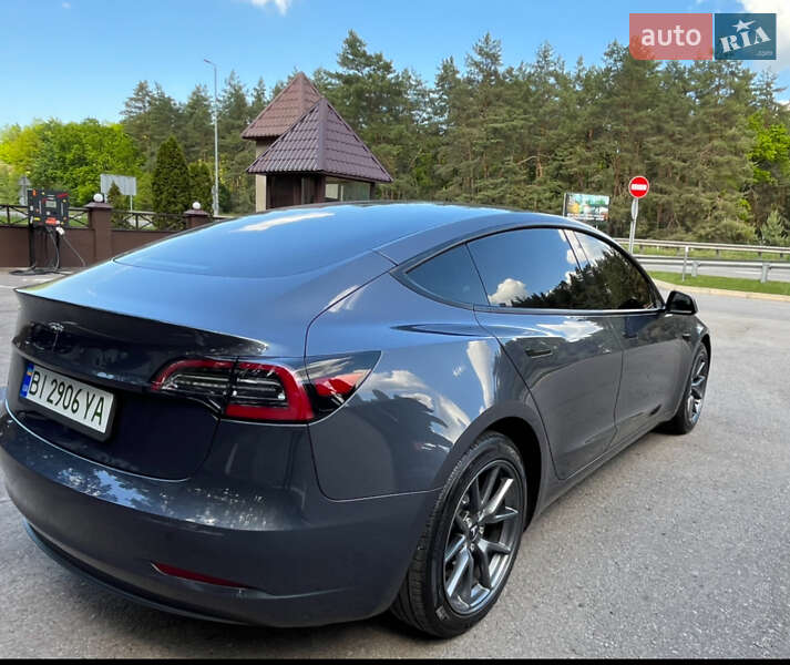 Седан Tesla Model 3 2023 в Полтаві
