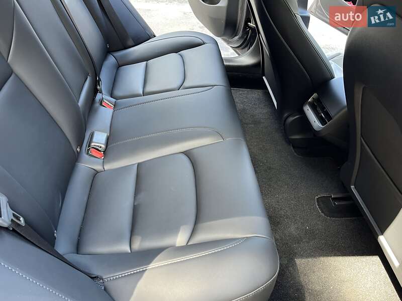 Седан Tesla Model 3 2023 в Полтаві
