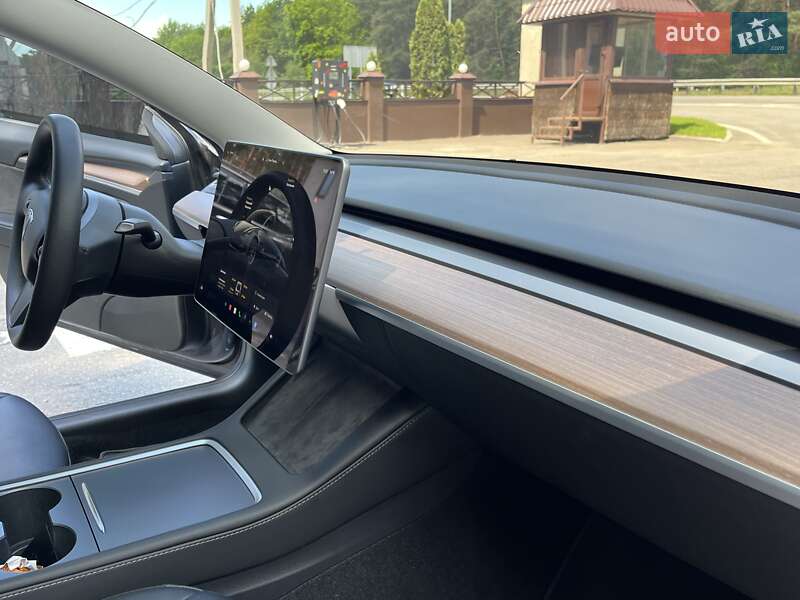Седан Tesla Model 3 2023 в Полтаві
