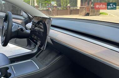 Седан Tesla Model 3 2023 в 