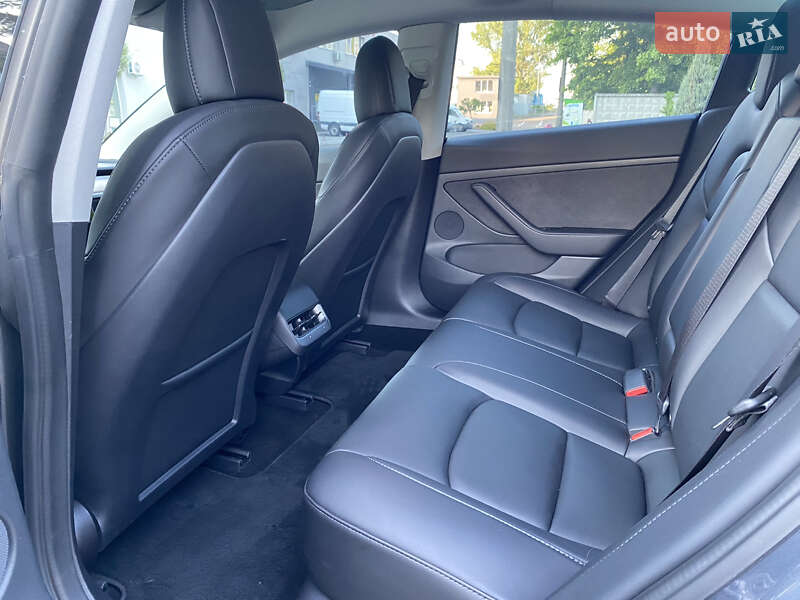 Седан Tesla Model 3 2022 в Киеве