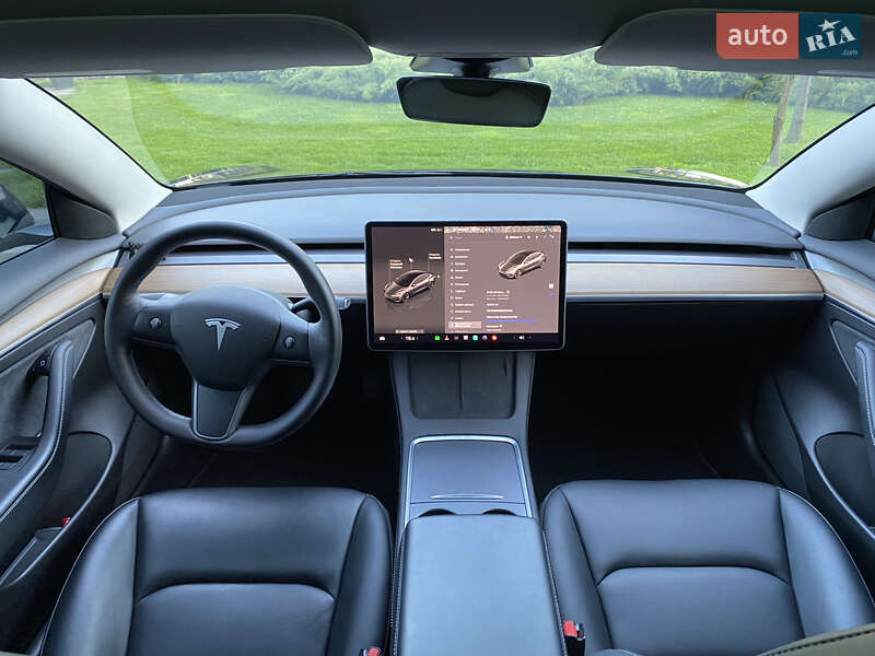 Седан Tesla Model 3 2022 в Киеве