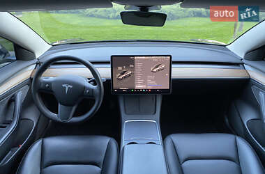 Седан Tesla Model 3 2022 в 