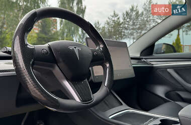 Седан Tesla Model 3 2023 в 