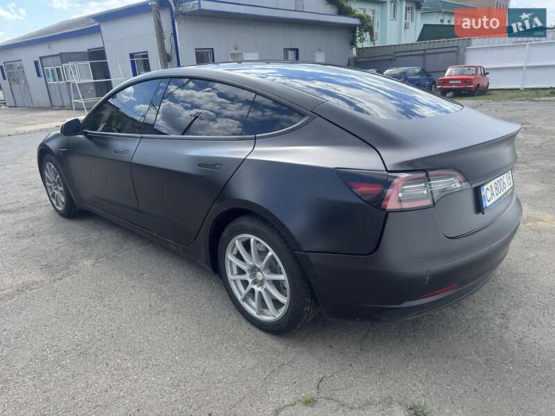 Седан Tesla Model 3 2021 в Звенигородке