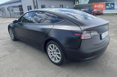 Седан Tesla Model 3 2021 в 