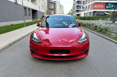 Седан Tesla Model 3 2021 в 