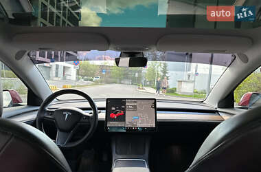 Седан Tesla Model 3 2021 в 