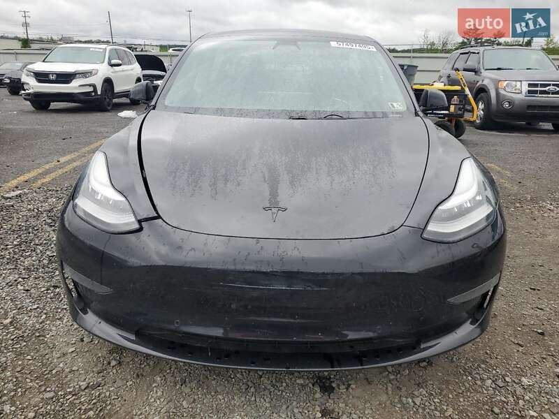 Седан Tesla Model 3 2020 в Львове